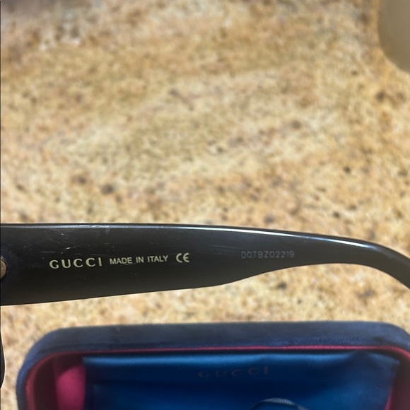 Gucci Oversized Black Sunglasses - Picture 2 of 3
